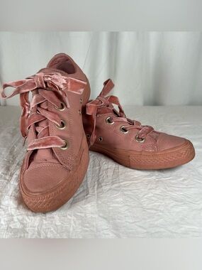 Converse Chuck Taylor Women’s sz9 PeachyPink Leather Sneaker with Velvet Laces